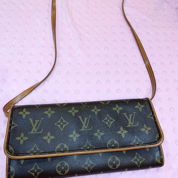 🚨SOLD! LV Monogram Pochette Twin GM - Picture 4 of 11